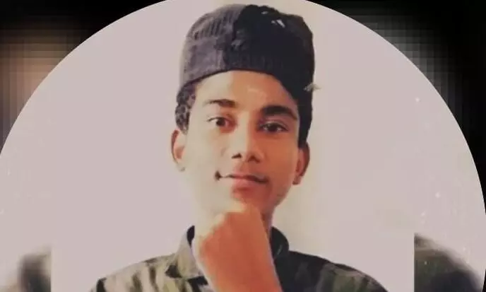 குமாரபாளையம் கல்லூரி மாணவர் பேனர் கட்டும்போது தவறி விழுந்து உயிரிழப்பு குமாரபாளையம் கல்லூரி மாணவர் பேனர் கட்டும்போது தவறி விழுந்து உயிரிழப்பு