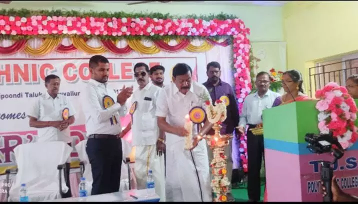 கவரப்பேட்டை பாலிடெக்னிக் கல்லூரியில் புதிய மாணவர்களை வரவேற்கும் நிகழ்ச்சி கவரப்பேட்டை பாலிடெக்னிக் கல்லூரியில் புதிய மாணவர்களை வரவேற்கும் நிகழ்ச்சி