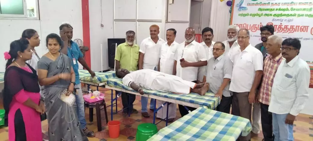 பொன்னேரியில் பாரதிய ஜனதா கட்சி சார்பில் ரத்த தான முகாம் பொன்னேரியில் பாரதிய ஜனதா கட்சி சார்பில் ரத்த தான முகாம்