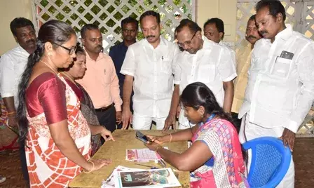மகளிர் உரிமைத்திட்டப் பதிவு முகாம் : அமைச்சர் ரகுபதி  நேரில் ஆய்வு