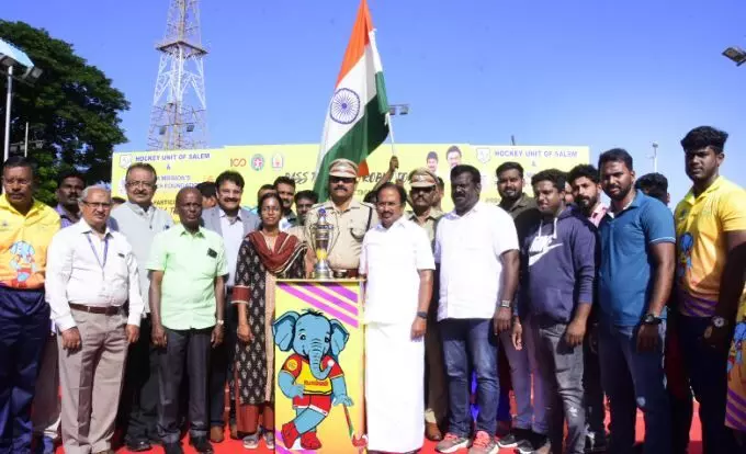 சேலம் வந்தடைந்த 7வது ஹீரோ - ஆசிய சாம்பியன்ஸ் கோப்பைக்கு வரவேற்பு சேலம் வந்தடைந்த 7வது ஹீரோ - ஆசிய சாம்பியன்ஸ் கோப்பைக்கு வரவேற்பு