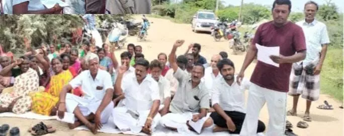 மீஞ்சூர் அருகே சாலையை சீரமைத்து தரக்கோரி பொதுமக்கள் சாலை மறியல் மீஞ்சூர் அருகே சாலையை சீரமைத்து தரக்கோரி பொதுமக்கள் சாலை மறியல்