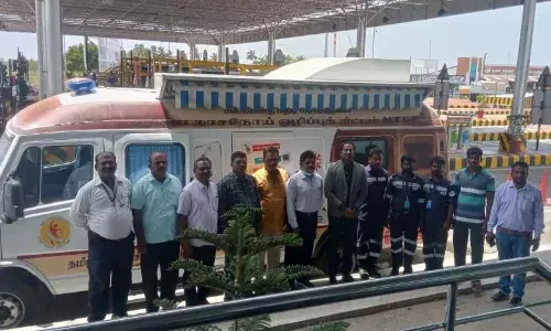 கோவில்பட்டி சுங்கச்சாவடி பணியாளர்களுக்கு காசநோய் கண்டறியும் முகாம் கோவில்பட்டி சுங்கச்சாவடி பணியாளர்களுக்கு காசநோய் கண்டறியும் முகாம்