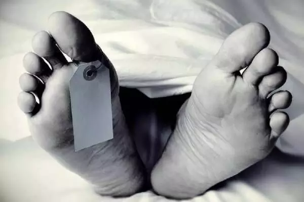 தாளவாடி அருகே கிராம நிர்வாக அலுவலர் மர்ம மரணம் தாளவாடி அருகே கிராம நிர்வாக அலுவலர் மர்ம மரணம்