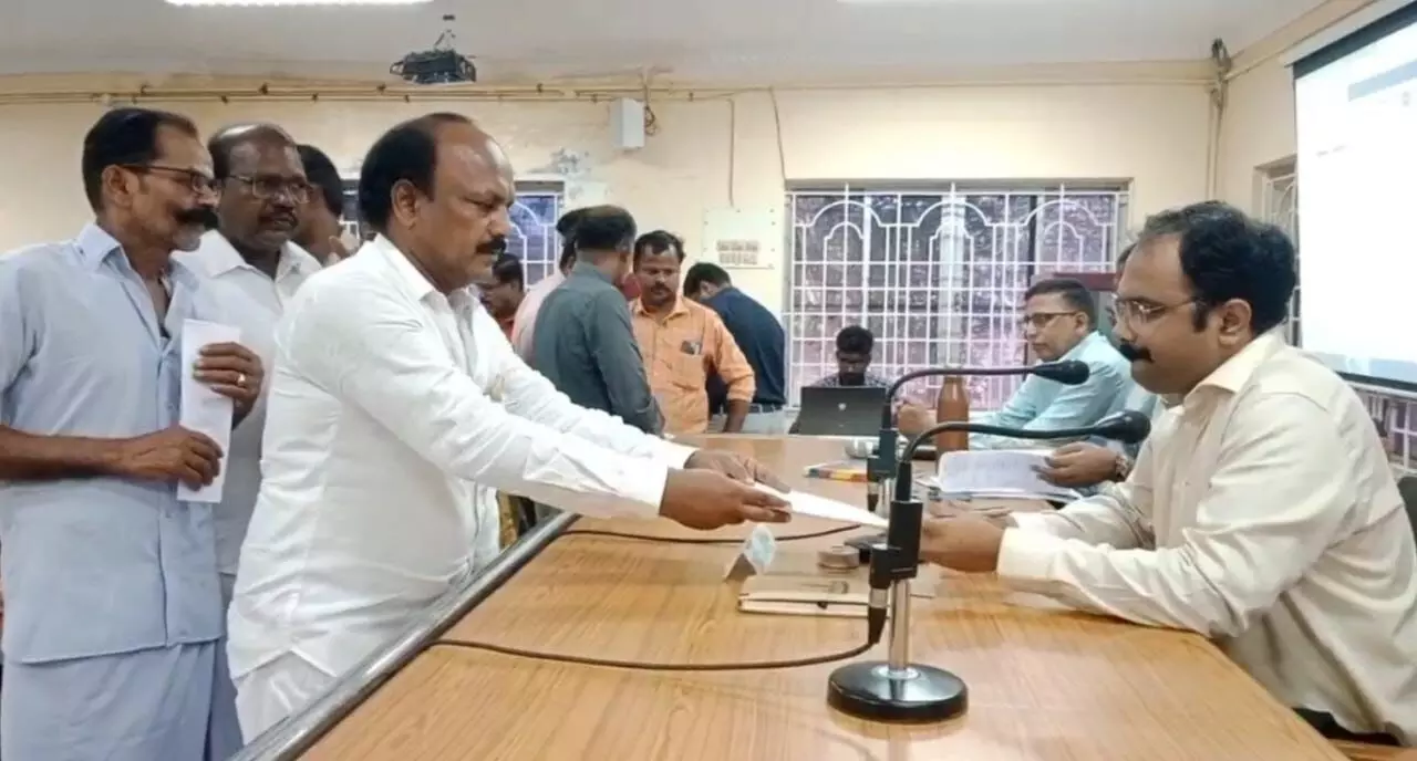 கோவிலுக்குள் அனுமதிக்க எதிர்ப்பு தெரிவிக்கும் நபர்கள் மீது புகார் மனு. கோவிலுக்குள் அனுமதிக்க எதிர்ப்பு தெரிவிக்கும் நபர்கள் மீது புகார் மனு.