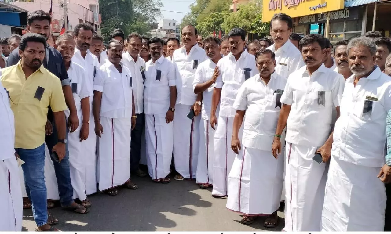 வாடிப்பட்டியில், திமுக முன்னாள் தலைவர் கருணாநிதி நினைவு நாள் அமைதி பேரணி..! வாடிப்பட்டியில், திமுக முன்னாள் தலைவர் கருணாநிதி நினைவு நாள் அமைதி பேரணி..!