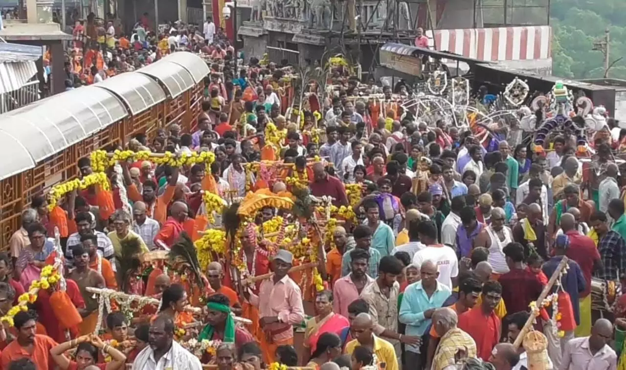 திருத்தணி முருகன் கோவிலில் ஆடி பரணி விழா கோலாகல கொண்டாட்டம் திருத்தணி முருகன் கோவிலில் ஆடி பரணி விழா கோலாகல கொண்டாட்டம்