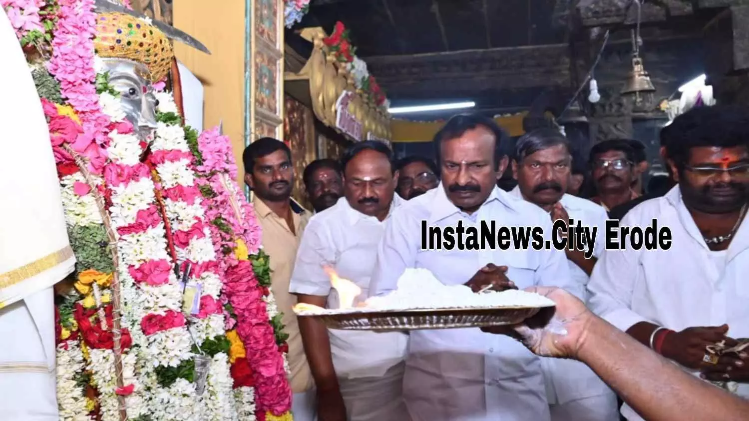 அந்தியூர் குருநாதசுவாமி கோவிலில் அமைச்சர் முத்துசாமி சுவாமி தரிசனம் அந்தியூர் குருநாதசுவாமி கோவிலில் அமைச்சர் முத்துசாமி சுவாமி தரிசனம்