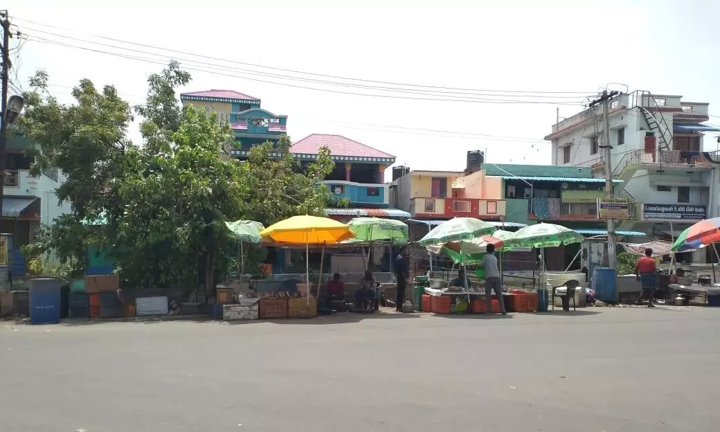 குமாரபாளையம் பகுதிகளில் பிரதோஷத்தால் வெறிச்சோடிய இறைச்சி கடைகள்..! குமாரபாளையம் பகுதிகளில் பிரதோஷத்தால் வெறிச்சோடிய இறைச்சி கடைகள்..!