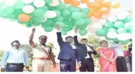 திருவண்ணாமலையில் தேசிய கொடியேற்றி வைத்து ஆட்சியர் முருகேஷ் மரியாதை திருவண்ணாமலையில் தேசிய கொடியேற்றி வைத்து ஆட்சியர் முருகேஷ் மரியாதை