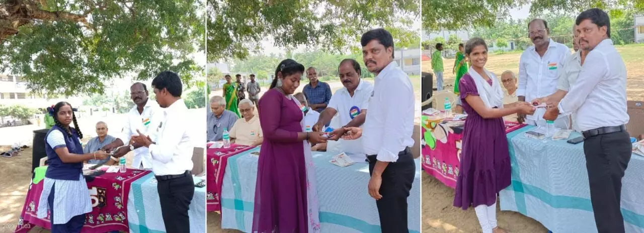 திருக்கண்டலம் ஊராட்சி அரசு பள்ளியில் சுதந்திர தின விழா கொண்டாட்டம் திருக்கண்டலம் ஊராட்சி அரசு பள்ளியில் சுதந்திர தின விழா கொண்டாட்டம்
