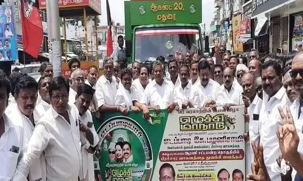 திருவண்ணாமலை மாவட்டத்தில் அ.தி.மு.க. பொன்விழா மாநாடு பிரச்சார வாகனம் திருவண்ணாமலை மாவட்டத்தில் அ.தி.மு.க. பொன்விழா மாநாடு பிரச்சார வாகனம்