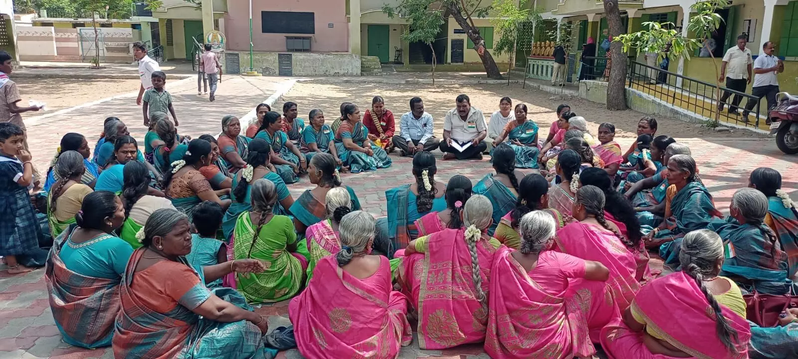 குமாரபாளையத்தில் மகளிர் சுய உதவி குழுக்களின் பொதுக்குழு கூட்டம் குமாரபாளையத்தில் மகளிர் சுய உதவி குழுக்களின் பொதுக்குழு கூட்டம்