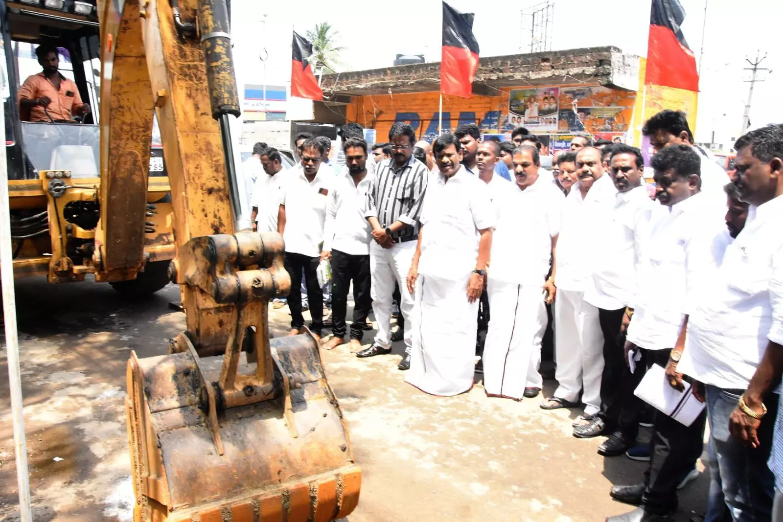 ஆவடியில் ரூ.5 கோடி மதிப்பீட்டில் புதிய தார் சாலை பணிகளுக்கு பூமி பூஜை ஆவடியில் ரூ.5 கோடி மதிப்பீட்டில் புதிய தார் சாலை பணிகளுக்கு பூமி பூஜை