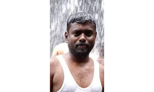 மனைவிக்கு இருசக்கர வாகனம் ஓட்ட கற்றுக் கொடுத்த போது விபத்து: கணவன் உயிரிழப்பு மனைவிக்கு இருசக்கர வாகனம் ஓட்ட கற்றுக் கொடுத்த போது விபத்து: கணவன் உயிரிழப்பு