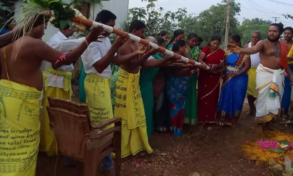 குமாரபாளையம் அருகே சவுண்டம்மன் திருவிழா முகூர்த்தக்கால் நடுதல் விழா குமாரபாளையம் அருகே சவுண்டம்மன் திருவிழா முகூர்த்தக்கால் நடுதல் விழா