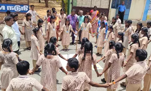 கோவில்பட்டி பள்ளியில் நிழல் இல்லா அதிசய நாள் கொண்டாட்டம் கோவில்பட்டி பள்ளியில் நிழல் இல்லா அதிசய நாள் கொண்டாட்டம்