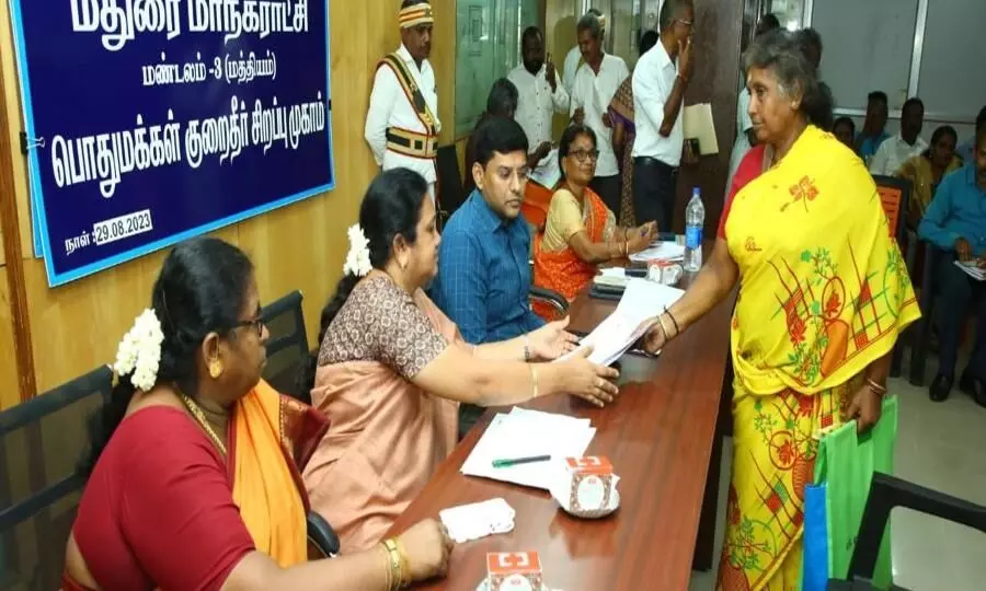 மதுரை மாநகராட்சி மேயர் தலைமையில் மக்கள் குறைதீர்க்கும் நாள் முகாம் மதுரை மாநகராட்சி மேயர் தலைமையில் மக்கள் குறைதீர்க்கும் நாள் முகாம்
