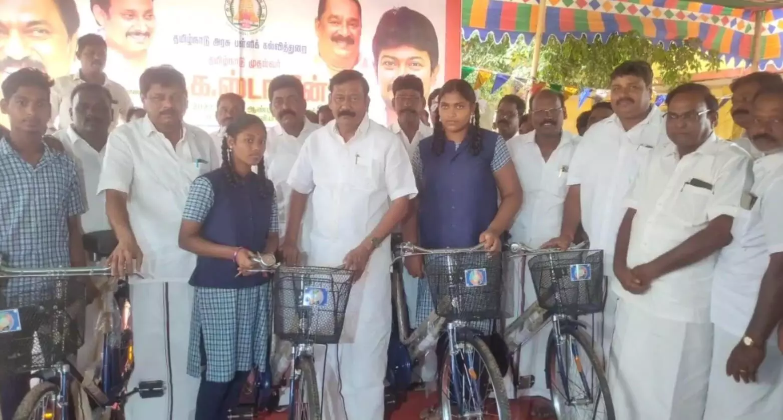 பெரிய பாளையம் அரசு பள்ளி மாணவர்களுக்கு இலவச மிதிவண்டிகள் பெரிய பாளையம் அரசு பள்ளி மாணவர்களுக்கு இலவச மிதிவண்டிகள்