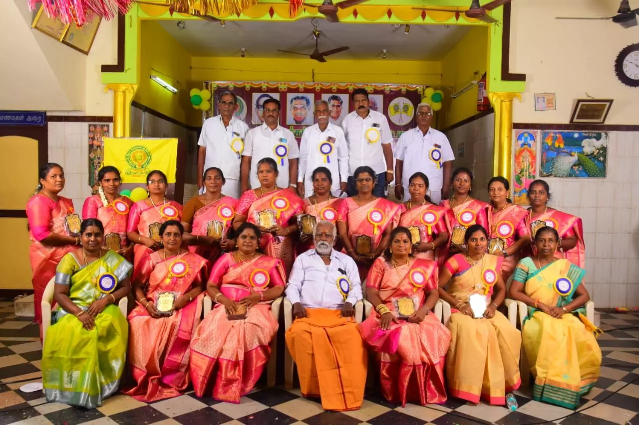 பொன்னேரியில் மகளிர் வலையமைப்பு சார்பில் ஆசிரியர் தின விழா கொண்டாட்டம் பொன்னேரியில் மகளிர் வலையமைப்பு சார்பில் ஆசிரியர் தின விழா கொண்டாட்டம்