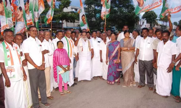 மதுரை மாவட்டம் அலங்காநல்லூரில் காங்கிரஸ் சார்பில் விழிப்புணர்வு பேரணி மதுரை மாவட்டம் அலங்காநல்லூரில் காங்கிரஸ் சார்பில் விழிப்புணர்வு பேரணி