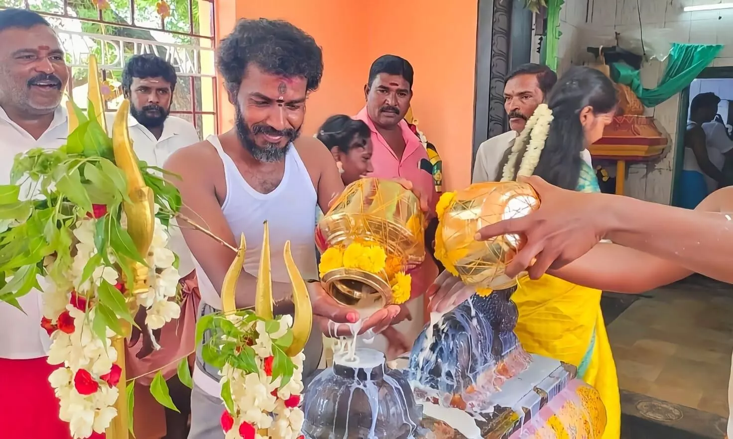 ஸ்ரீ திருவீதி அம்மன் கோவில் 108 பால்குடம் ஸ்ரீ திருவீதி அம்மன் கோவில் 108 பால்குடம்