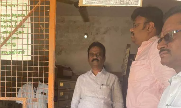 மதுரை மண்டலத்தில் டாஸ்மாக் மேலாண் இயக்குநர் திடீர் ஆய்வு மதுரை மண்டலத்தில் டாஸ்மாக் மேலாண் இயக்குநர் திடீர் ஆய்வு