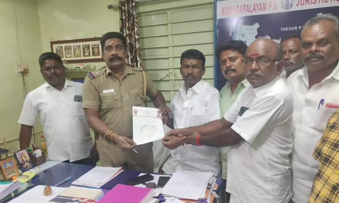 கள்ள மதுவை ஒழிக்க கோரி காவல்துறையில் பாமகவினர் மனு கள்ள மதுவை ஒழிக்க கோரி காவல்துறையில் பாமகவினர் மனு