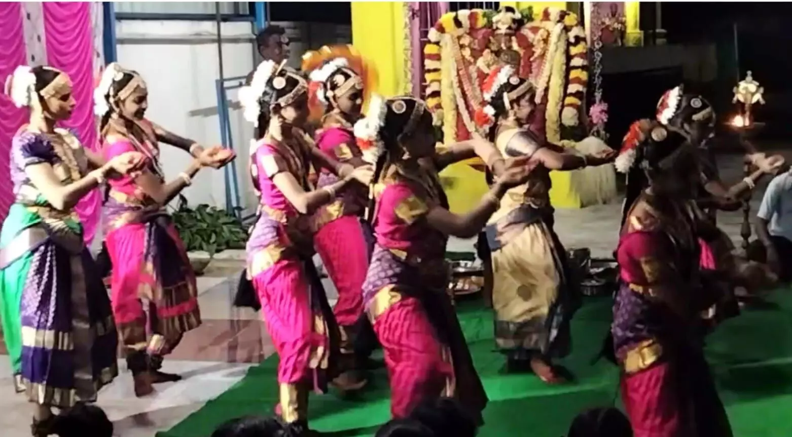 பொன்னேரி அருகே கிருஷ்ண ஜெயந்தி விழா பொன்னேரி அருகே கிருஷ்ண ஜெயந்தி விழா