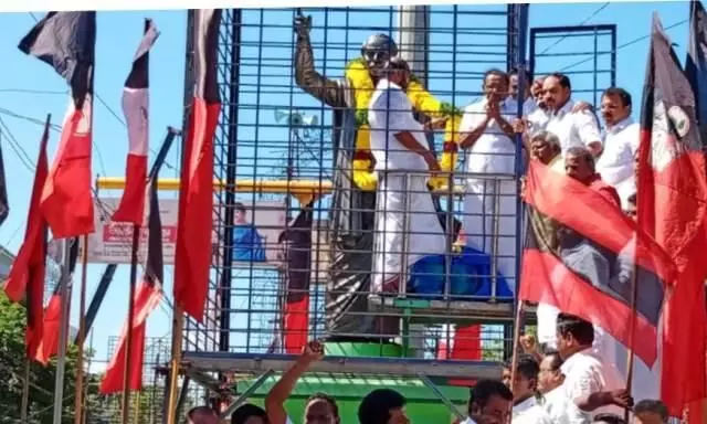 பேரறிஞர் அண்ணா 115 -வது பிறந்த நாள்: திமுக, அதிமுக, மதிமுகவினர் மரியாதை பேரறிஞர் அண்ணா 115 -வது பிறந்த நாள்: திமுக, அதிமுக, மதிமுகவினர் மரியாதை