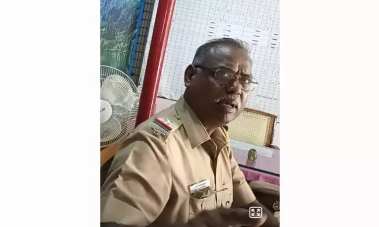 ஈரோட்டில் லஞ்சம் வசூலிப்பதில் கறார் காட்டிய சிறப்பு எஸ்.ஐ. கைது ஈரோட்டில் லஞ்சம் வசூலிப்பதில் கறார் காட்டிய சிறப்பு எஸ்.ஐ. கைது
