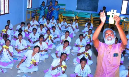 கோவில்பட்டியில் மடிப்பு நுண்ணோக்கி குறித்த செயல்முறை பயிற்சி கோவில்பட்டியில் மடிப்பு நுண்ணோக்கி குறித்த செயல்முறை பயிற்சி