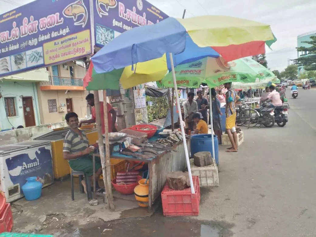 குமாரபாளையத்தில் விரதம் இருக்கும் பக்தர்களால் வெறிச்சோடிய இறைச்சி கடைகள் குமாரபாளையத்தில் விரதம் இருக்கும் பக்தர்களால் வெறிச்சோடிய இறைச்சி கடைகள்