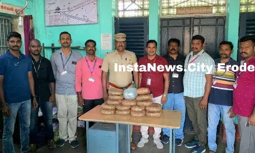 ஈரோடு வந்த எக்ஸ்பிரஸ் ரயிலில் 16 கிலோ கஞ்சா பறிமுதல் ஈரோடு வந்த எக்ஸ்பிரஸ் ரயிலில் 16 கிலோ கஞ்சா பறிமுதல்