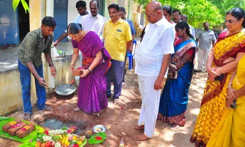 கோவில்பட்டியில் ரூ. 1.83 கோடி மதிப்பில் பொலிவு பெறும் அரசு மகளிர் பள்ளி கோவில்பட்டியில் ரூ. 1.83 கோடி மதிப்பில் பொலிவு பெறும் அரசு மகளிர் பள்ளி