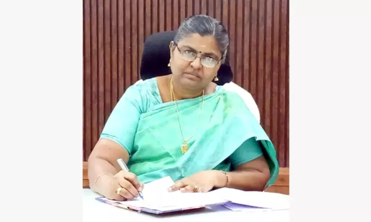 சாலை ஓரங்களில் ஆடு, கோழிகளை வெட்டினால் கடும் நடவடிக்கை : ஆட்சியர் எச்சரிக்கை சாலை ஓரங்களில் ஆடு, கோழிகளை வெட்டினால் கடும் நடவடிக்கை : ஆட்சியர் எச்சரிக்கை