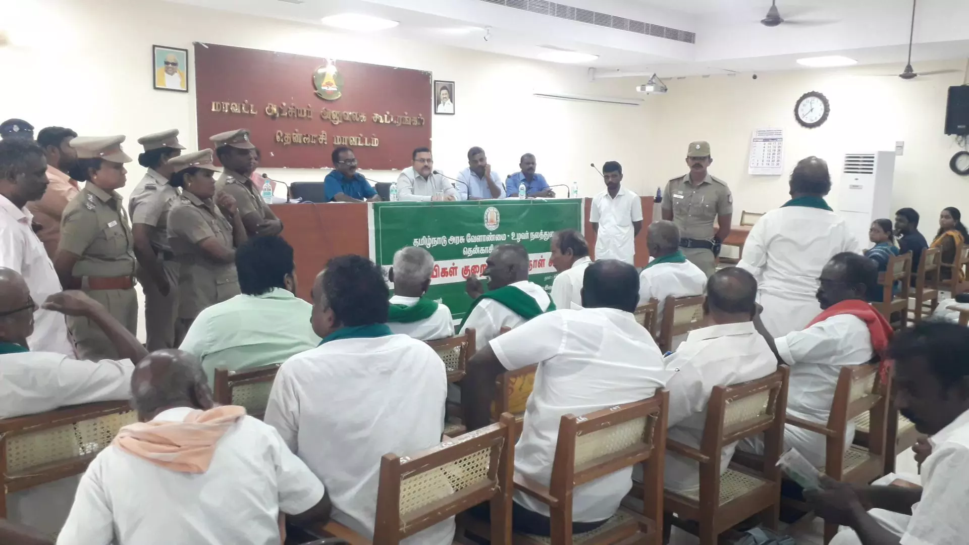 தென்காசியில் விவசாயிகள் குறை தீர்க்கும் கூட்டம் தென்காசியில் விவசாயிகள் குறை தீர்க்கும் கூட்டம்