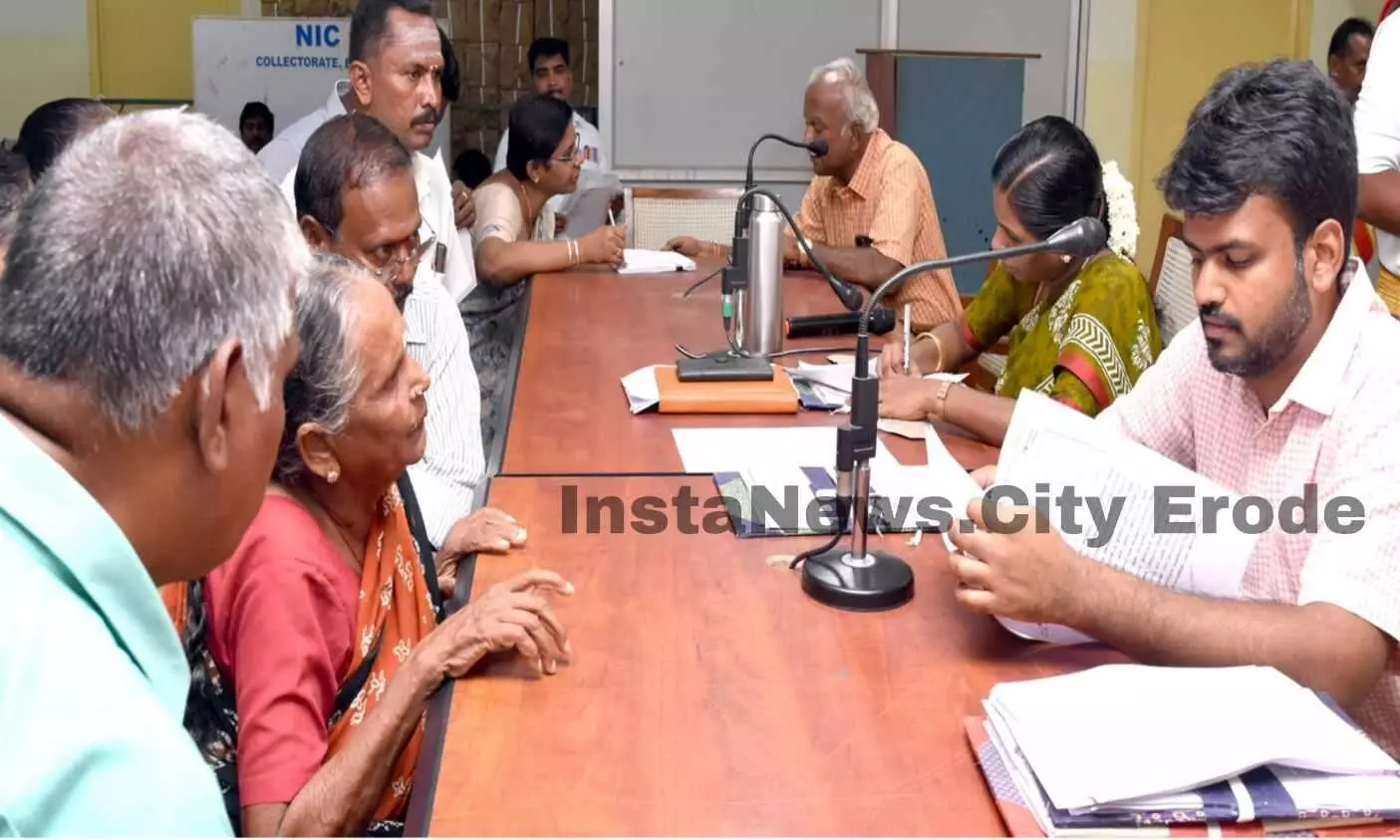 ஈரோடு மக்கள் குறைதீர்க்கும் நாள் கூட்டத்தில் குவிந்த 465 மனுக்கள் ஈரோடு மக்கள் குறைதீர்க்கும் நாள் கூட்டத்தில் குவிந்த 465 மனுக்கள்