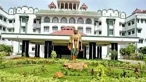விளம்பர பலகை விழுந்து இறந்த மாணவர் குடும்பத்திற்கு ரூ. 25 லட்சம் இழப்பீடு விளம்பர பலகை விழுந்து இறந்த மாணவர் குடும்பத்திற்கு ரூ. 25 லட்சம் இழப்பீடு