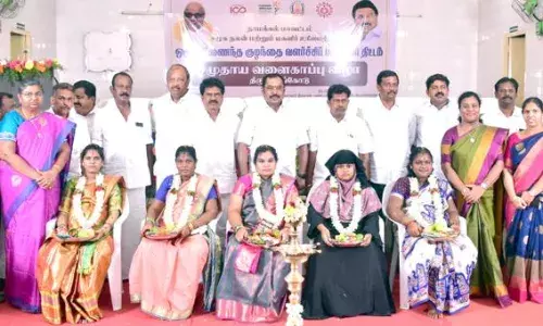 திருச்செங்கோட்டில் 200 கர்ப்பிணி பெண்களுக்கு சமுதாய வளைகாப்பு விழா திருச்செங்கோட்டில் 200 கர்ப்பிணி பெண்களுக்கு சமுதாய வளைகாப்பு விழா