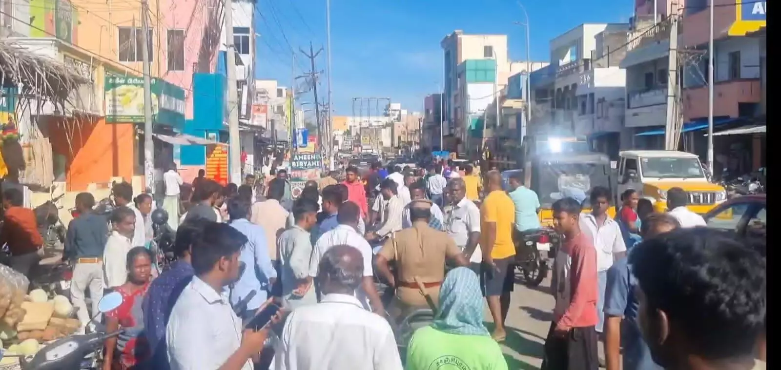 பட்டப்பகலில் பைனான்ஸ் ஊழியரின் இருசக்கர வாகனத்தை திருட முயன்ற 2பேர் கைது பட்டப்பகலில் பைனான்ஸ் ஊழியரின் இருசக்கர வாகனத்தை திருட முயன்ற 2பேர் கைது
