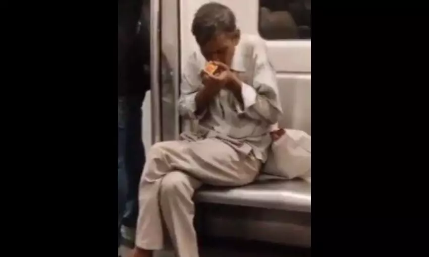 Man lighting up beedi in Delhi Metro: டெல்லி மெட்ரோ ரயிலில் பீடியை பற்றவைக்கும் வீடியோ வைரல் Man lighting up beedi in Delhi Metro: டெல்லி மெட்ரோ ரயிலில் பீடியை பற்றவைக்கும் வீடியோ வைரல்