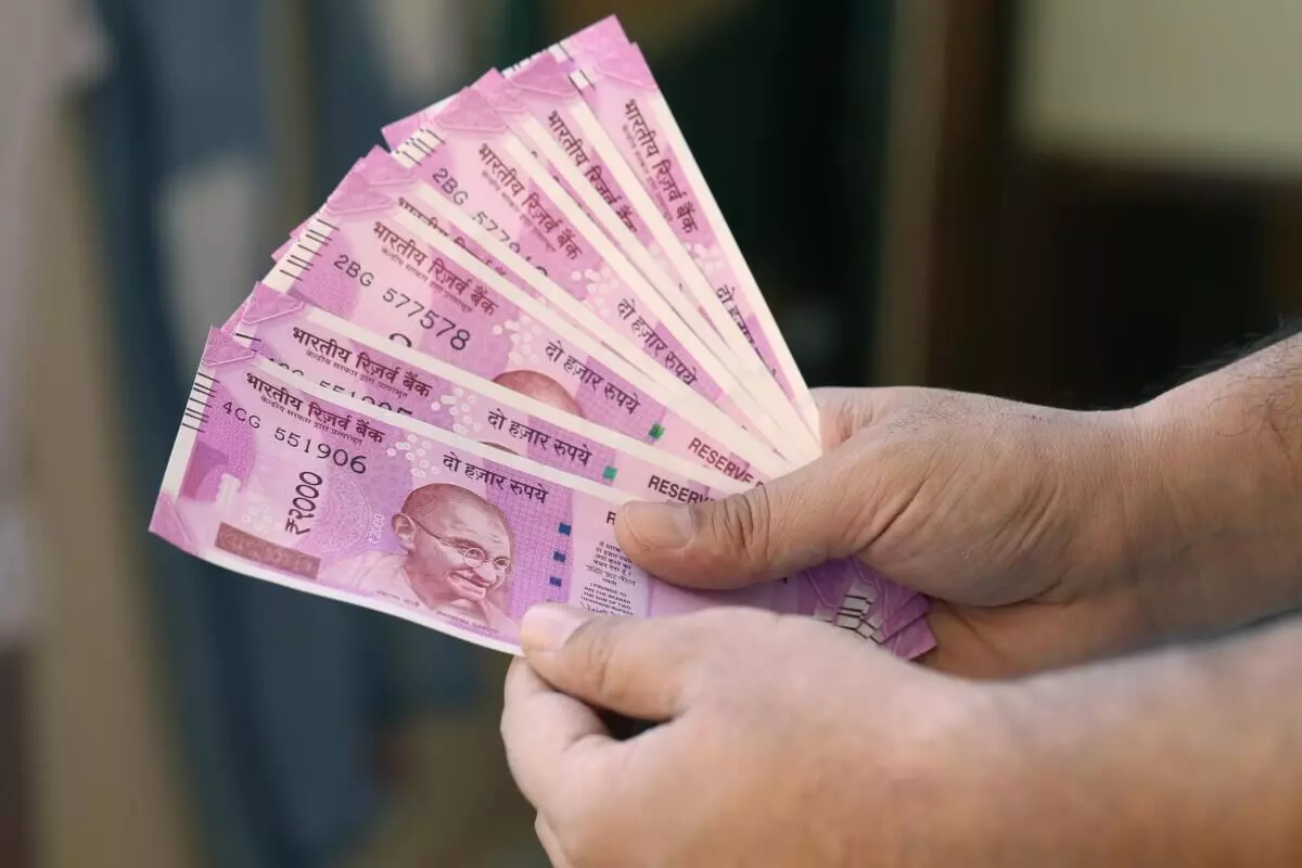 2000 Rupees Note News in Tamil - மக்கள் கைகளில் இருந்து மறைந்துவிட்ட 2 ஆயிரம் ரூபாய் தாள்கள் 2000 Rupees Note News in Tamil - மக்கள் கைகளில் இருந்து மறைந்துவிட்ட 2 ஆயிரம் ரூபாய் தாள்கள்