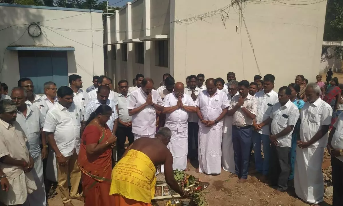 குமாரபாளையம் அருகே பல்வேறு பணிகளுக்கான பூமி பூஜை குமாரபாளையம் அருகே பல்வேறு பணிகளுக்கான பூமி பூஜை