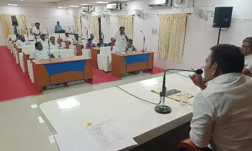 தி.மு.க. நகர செயலர்  மிரட்டுகிறார் :நகராட்சி தலைவர் ஆதங்கம்..! தி.மு.க. நகர செயலர்  மிரட்டுகிறார் :நகராட்சி தலைவர் ஆதங்கம்..!