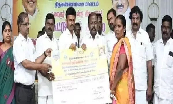 திருவண்ணாமலை அருகே கலைஞர் நூற்றாண்டு விழா: பயனாளிகளுக்கு கடனுதவி திருவண்ணாமலை அருகே கலைஞர் நூற்றாண்டு விழா: பயனாளிகளுக்கு கடனுதவி
