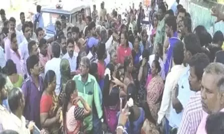 சீட்டு நிறுவனத்தில் பணத்தை இழந்தவர்கள் முற்றுகைப் போராட்டம் சீட்டு நிறுவனத்தில் பணத்தை இழந்தவர்கள் முற்றுகைப் போராட்டம்