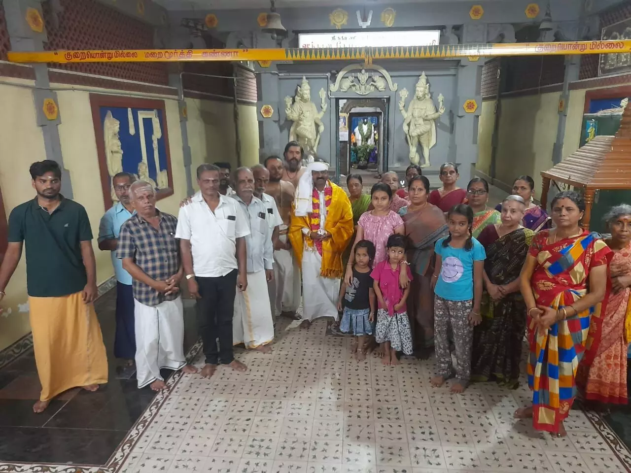 சோழவந்தானில் கவுன்சிலரை பாராட்டிய கிராம மக்கள் சோழவந்தானில் கவுன்சிலரை பாராட்டிய கிராம மக்கள்