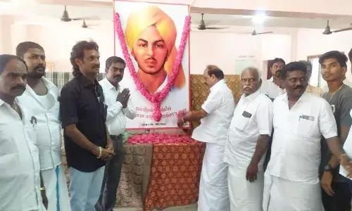கோவில்பட்டியில் நடந்த பகத்சிங் பிறந்த நாள் விழாவில் 62 பேர் ரத்ததானம் கோவில்பட்டியில் நடந்த பகத்சிங் பிறந்த நாள் விழாவில் 62 பேர் ரத்ததானம்