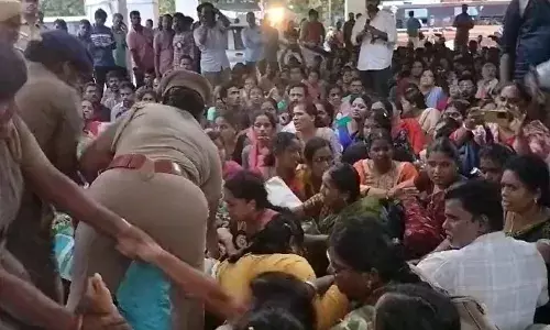 சென்னையில் போராட்டத்தில் ஈடுபட்ட ஆசிரியர்கள் கைது சென்னையில் போராட்டத்தில் ஈடுபட்ட ஆசிரியர்கள் கைது